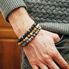 Bracelet homme : l’accessoire indispensable pour affirmer son style